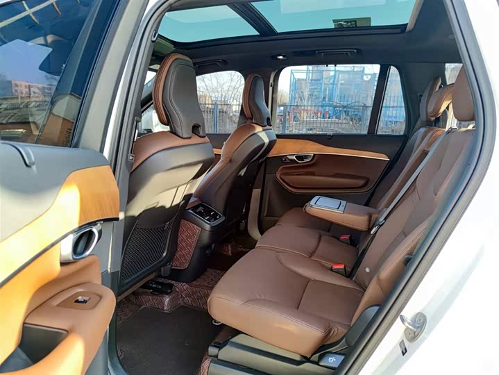 Фото 10 - Volvo XC90