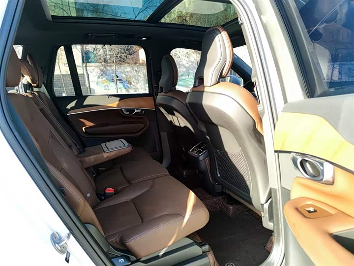 Фото 11 - Volvo XC90