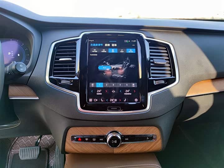 Фото 13 - Volvo XC90