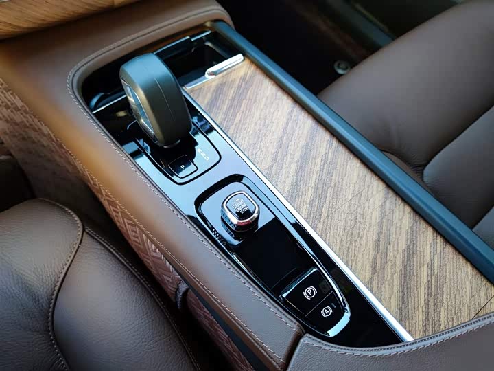 Фото 14 - Volvo XC90