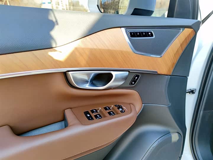 Фото 16 - Volvo XC90