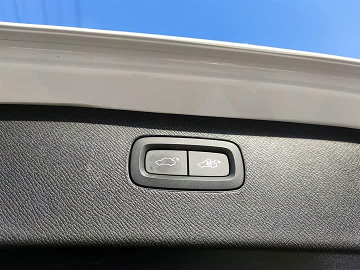 Фото 17 - Volvo XC90