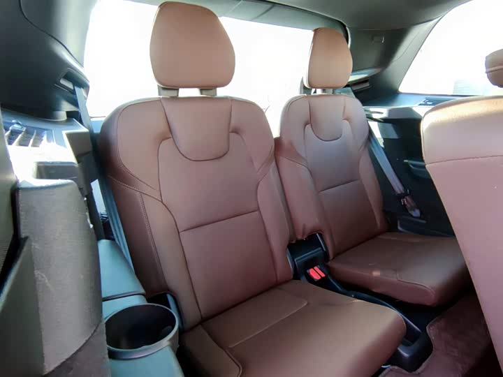 Фото 18 - Volvo XC90