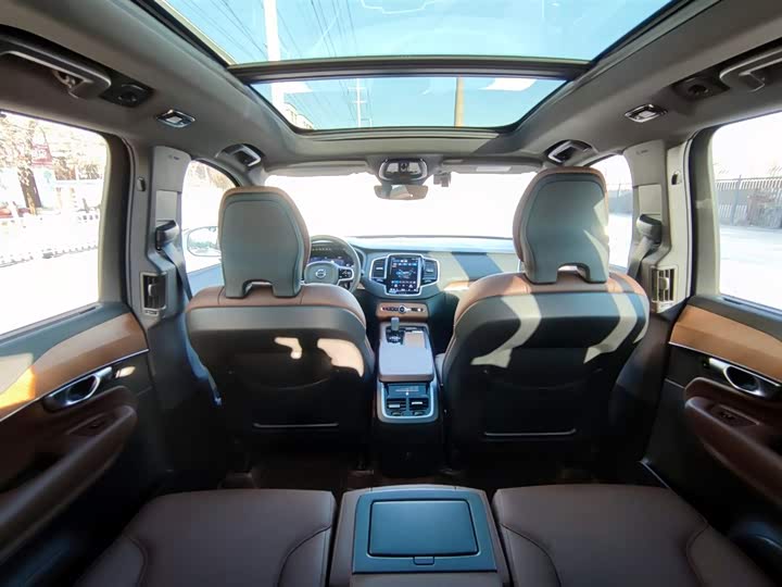 Фото 19 - Volvo XC90