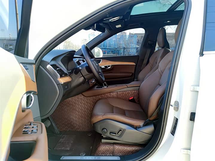 Фото 7 - Volvo XC90