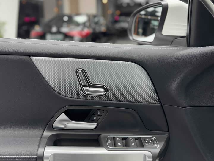 Фото 10 - Mercedes-Benz GLB-Class