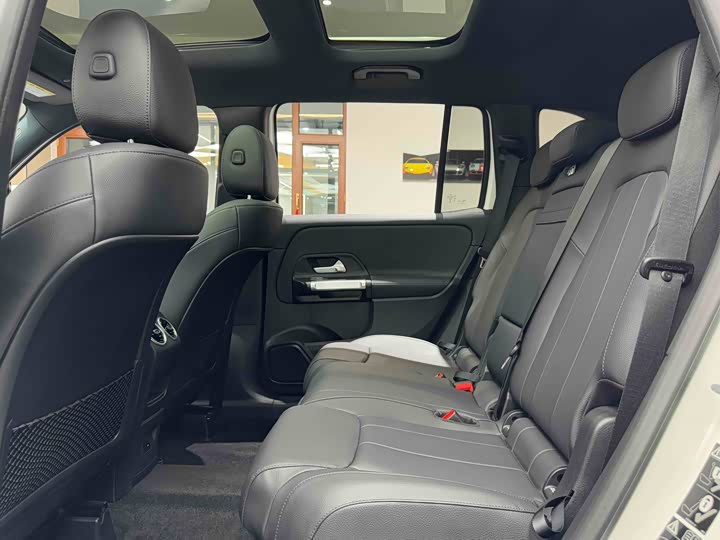 Фото 13 - Mercedes-Benz GLB-Class