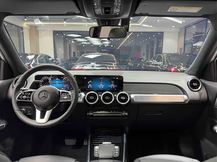 Фото 14 - Mercedes-Benz GLB-Class