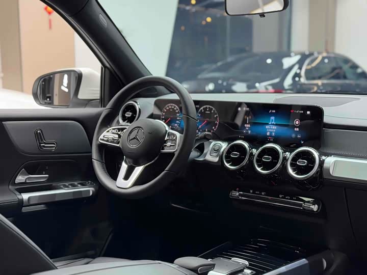 Фото 15 - Mercedes-Benz GLB-Class