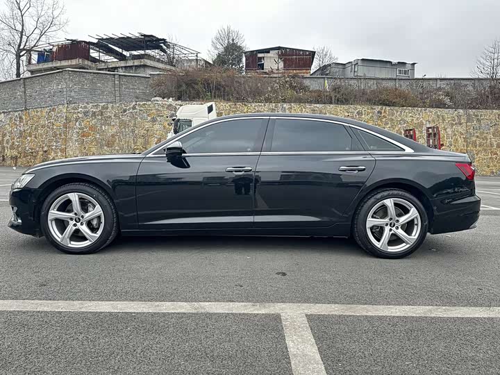 Фото 11 - Audi A6L