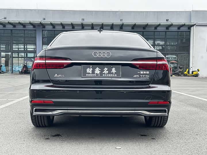 Фото 13 - Audi A6L