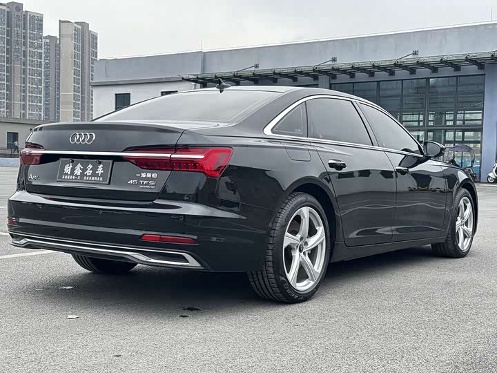 Фото 14 - Audi A6L