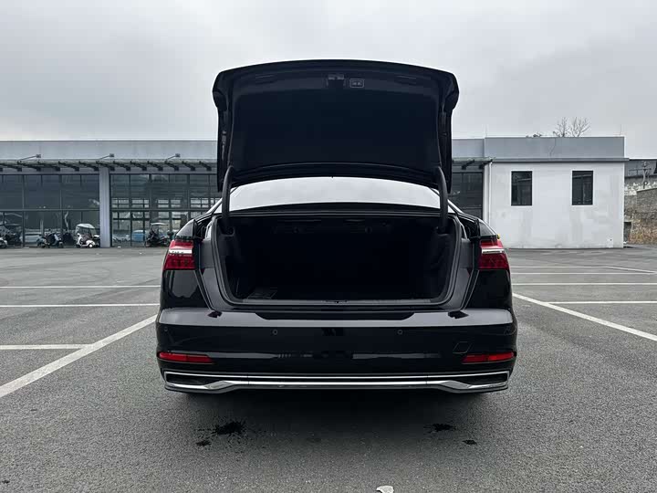 Фото 16 - Audi A6L