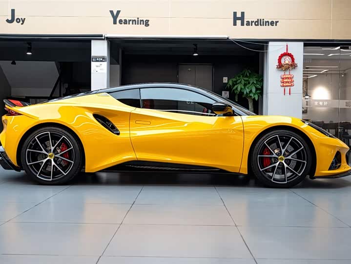 Фото 3 - Lotus Emira