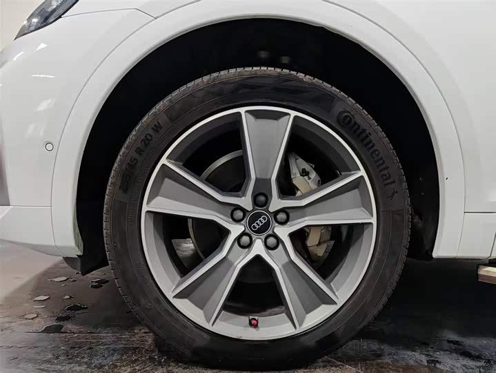 Фото 15 - Audi Q5L