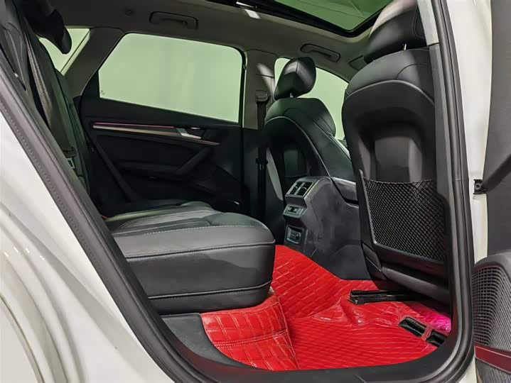 Фото 6 - Audi Q5L