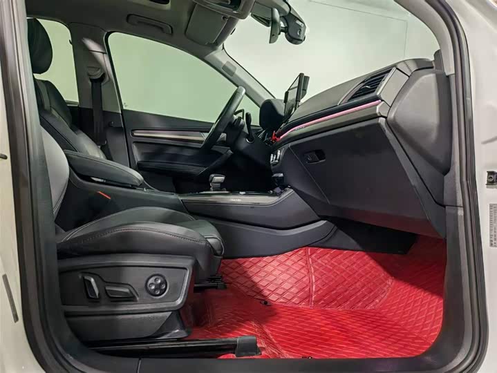 Фото 7 - Audi Q5L