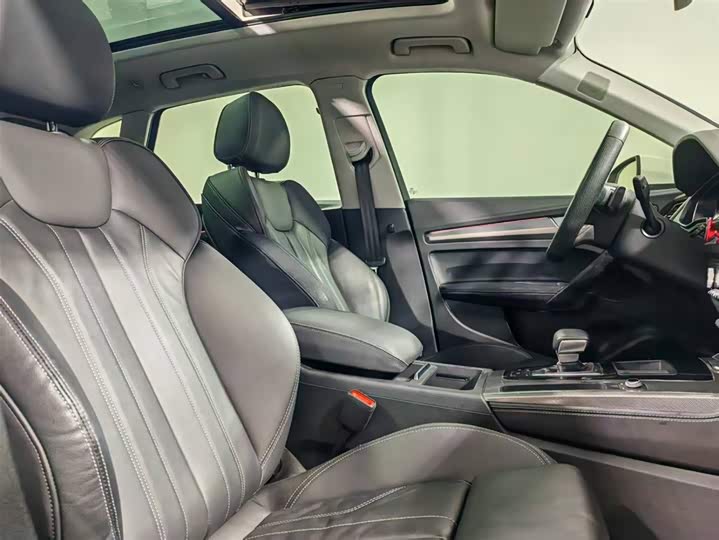 Фото 8 - Audi Q5L