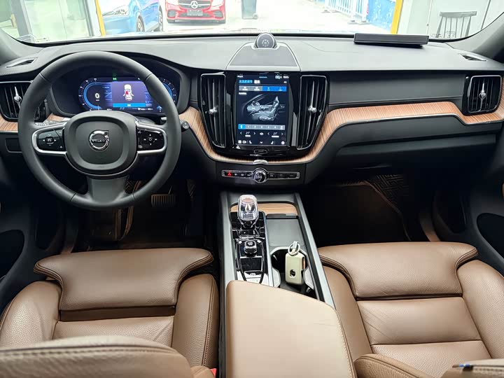 Фото 10 - Volvo XC60