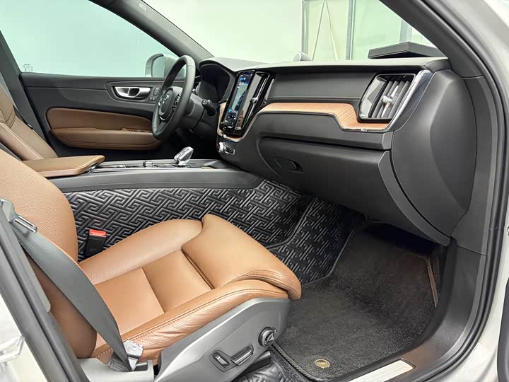 Фото 12 - Volvo XC60