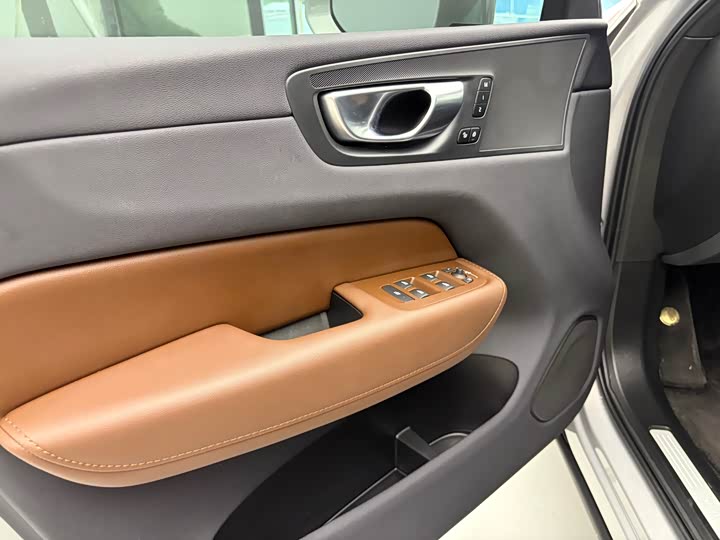 Фото 5 - Volvo XC60