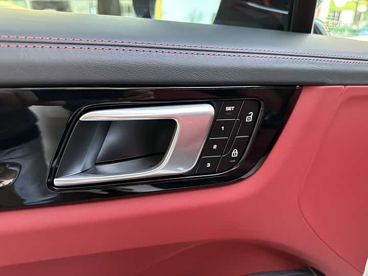 Фото 31 - Porsche Cayenne