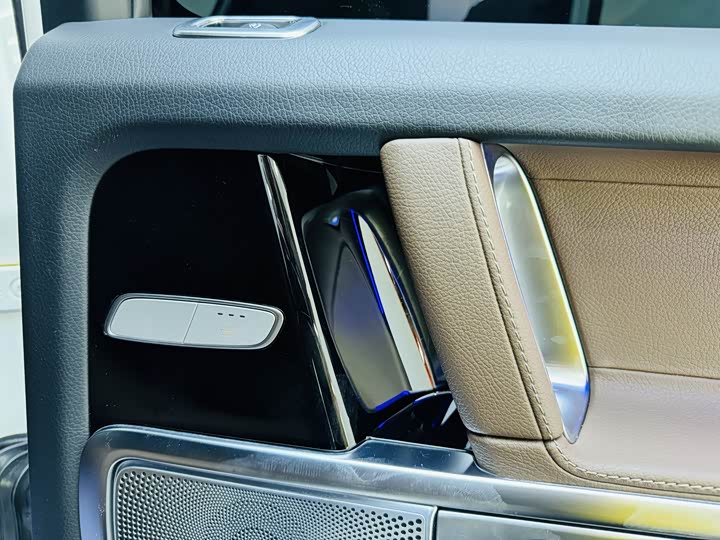 Фото 11 - Mercedes-Benz G-Class