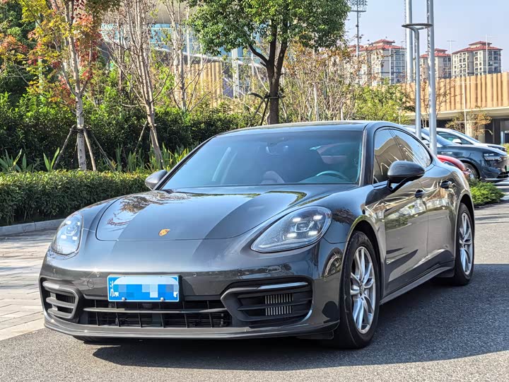 Фото 1 - Porsche Panamera