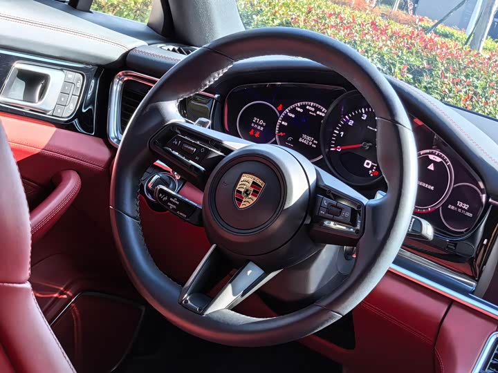 Фото 14 - Porsche Panamera