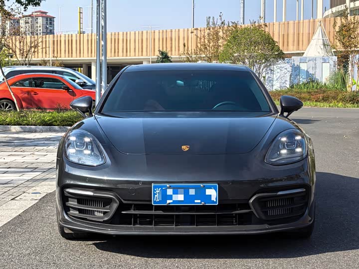 Фото 2 - Porsche Panamera