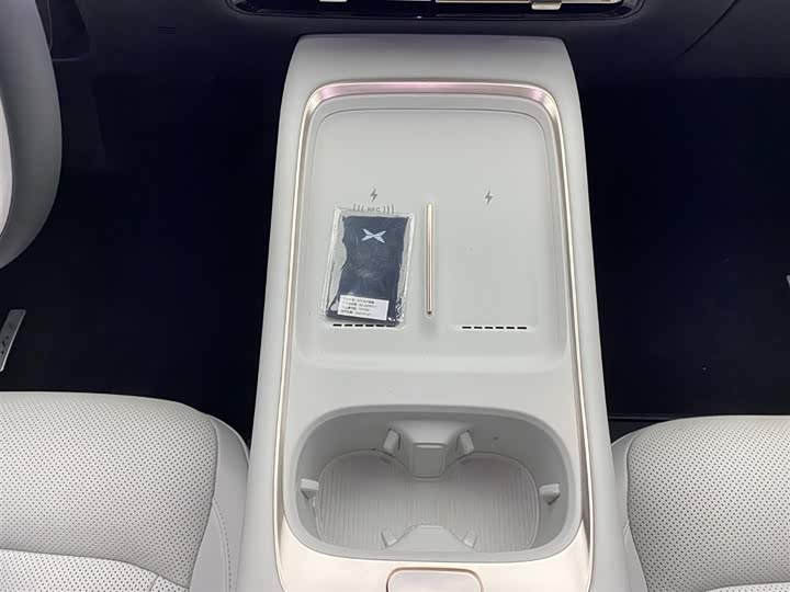 Фото 18 - XPeng F57