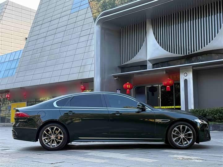 Фото 8 - Jaguar XF L