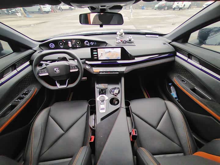 Фото 10 - Changan UNI-V