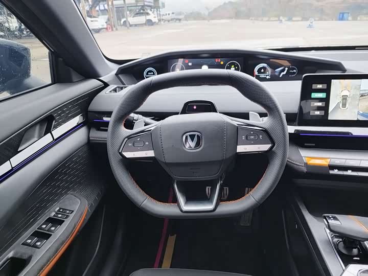 Фото 11 - Changan UNI-V