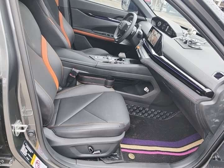 Фото 13 - Changan UNI-V