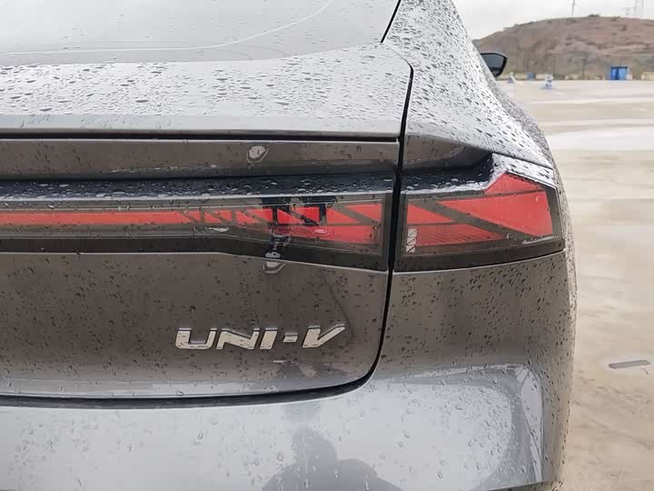 Фото 18 - Changan UNI-V
