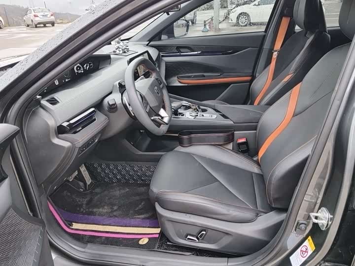 Фото 8 - Changan UNI-V