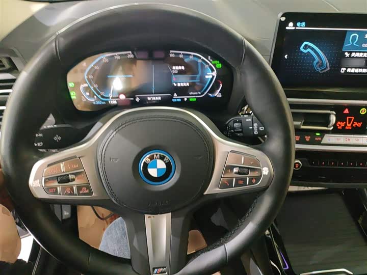 Фото 11 - BMW iX3