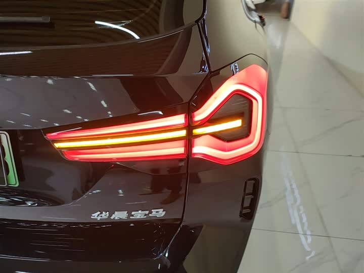 Фото 8 - BMW iX3