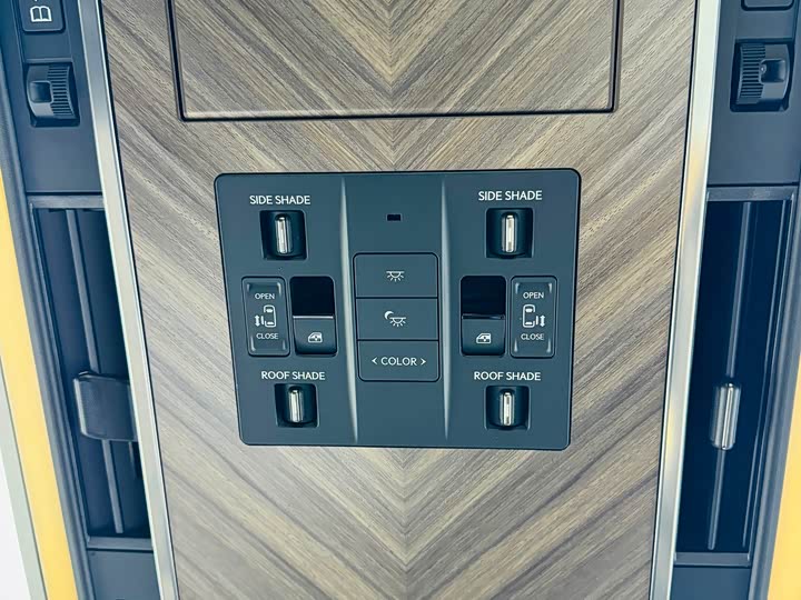 Фото 13 - Lexus LM