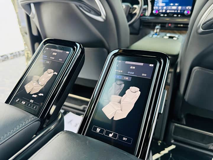 Фото 14 - Lexus LM