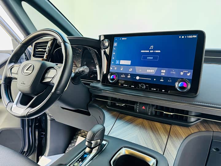 Фото 8 - Lexus LM