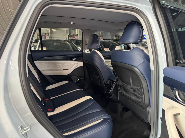 Фото 13 - Geely Monjaro