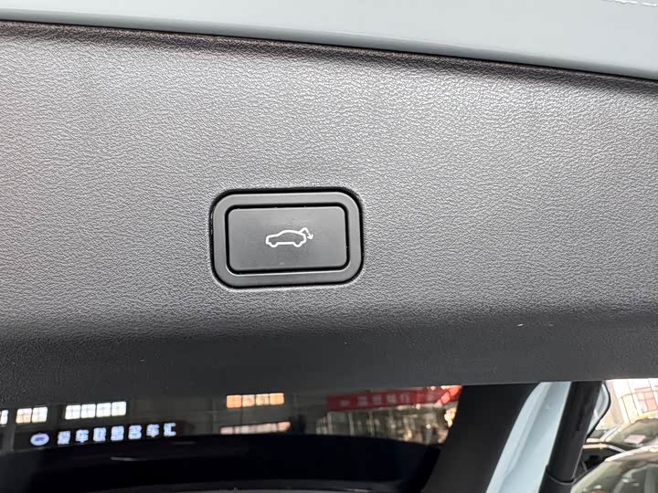 Фото 19 - Geely Monjaro