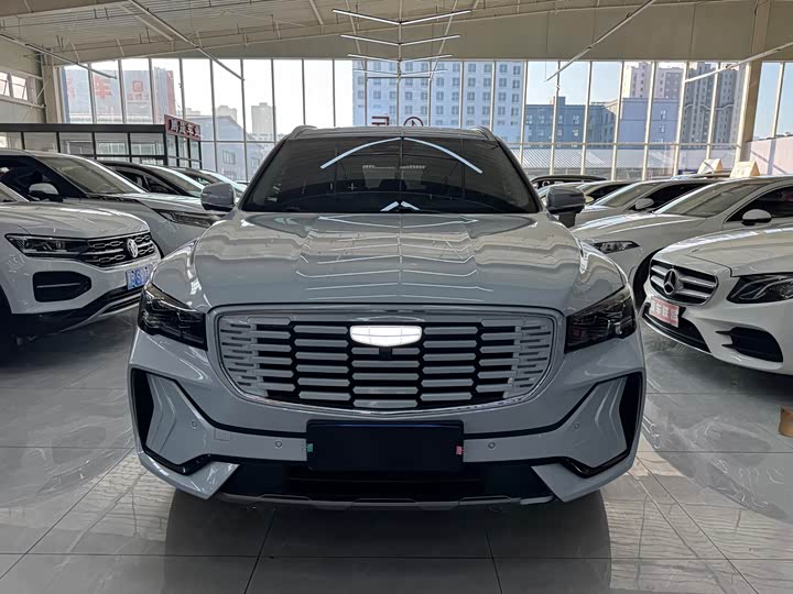 Фото 2 - Geely Monjaro