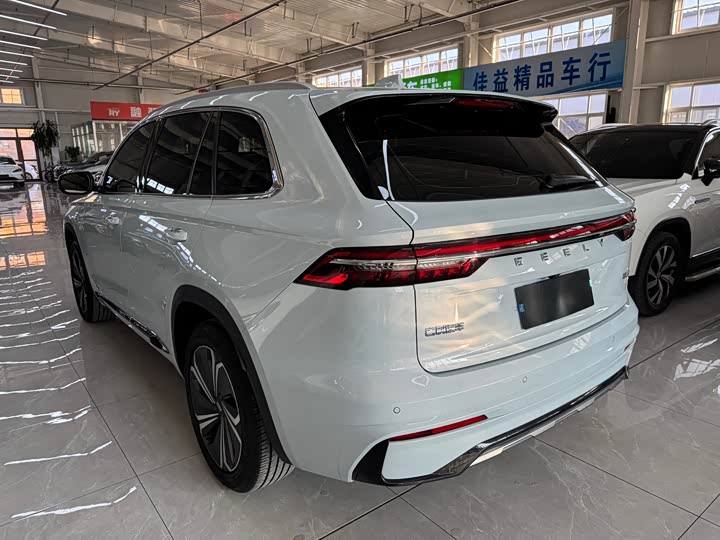 Фото 6 - Geely Monjaro