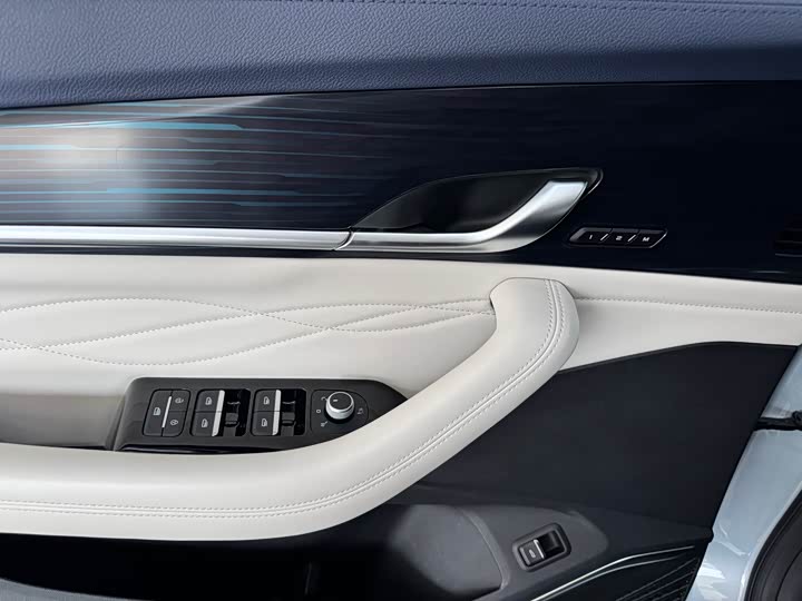 Фото 7 - Geely Monjaro