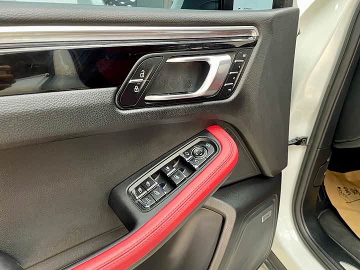 Фото 11 - Porsche Macan