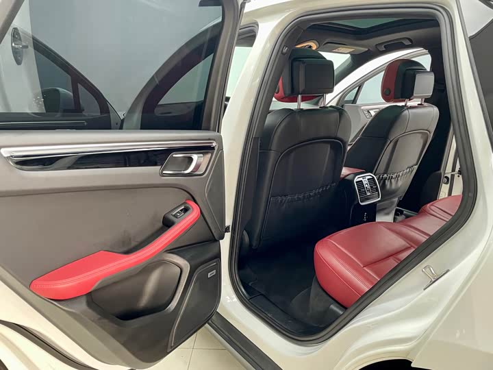 Фото 13 - Porsche Macan