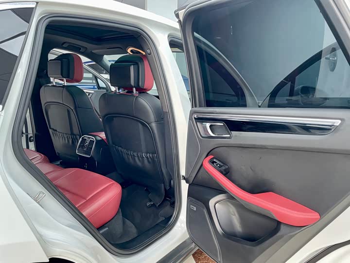 Фото 14 - Porsche Macan